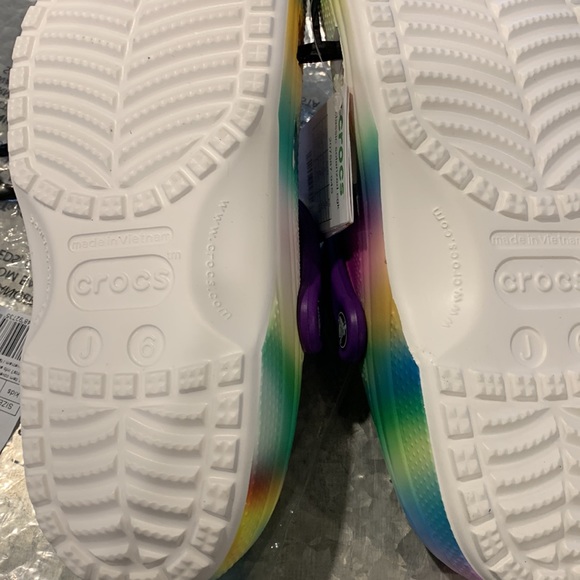 Brand New Crocs! Great bright print sure to get a lot of compliments. - Picture 9 of 10